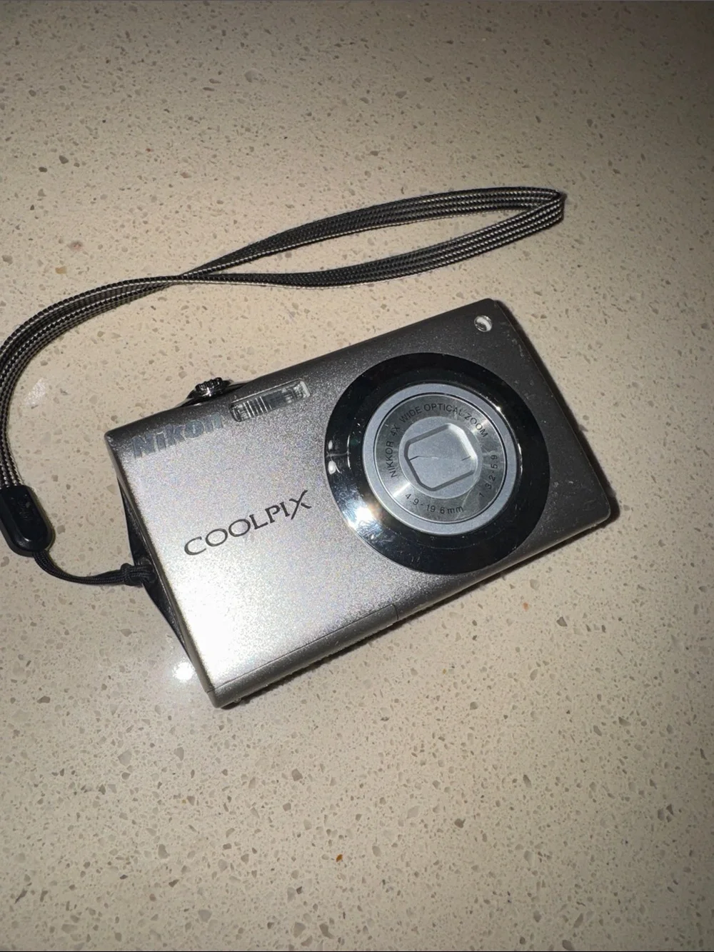 Nikon Coolpix S400 Compact Digital Camera - Silver